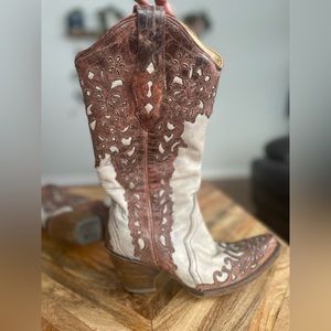 Corral cowboy boots. Size 7. Used but great condition.